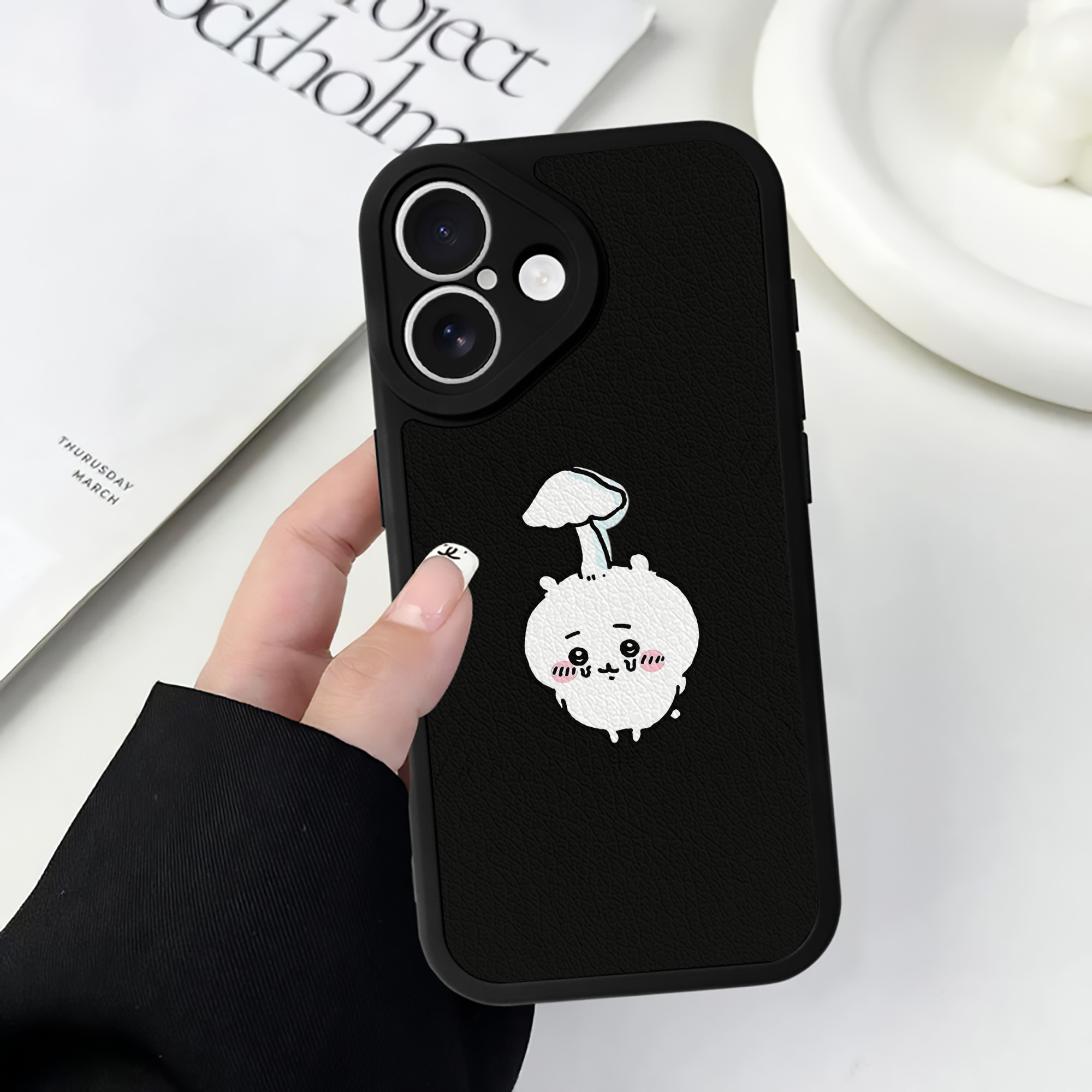 （画像用） ちいかわ ちいかわ Chii-kawa chiikawa 【iPhone 16シリーズ対応】シリコンスマホケース（レザー調） 材質：シリコン